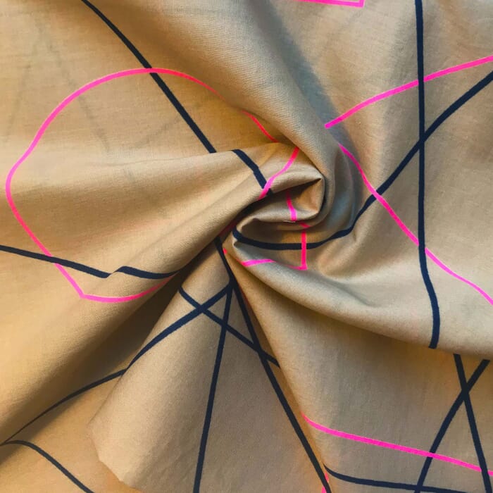 Baumwolle Batist grafisches Muster in pink auf beige